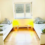Ferienwohnung Mit Balkon Fuer 4 Personen, Messe, Airport