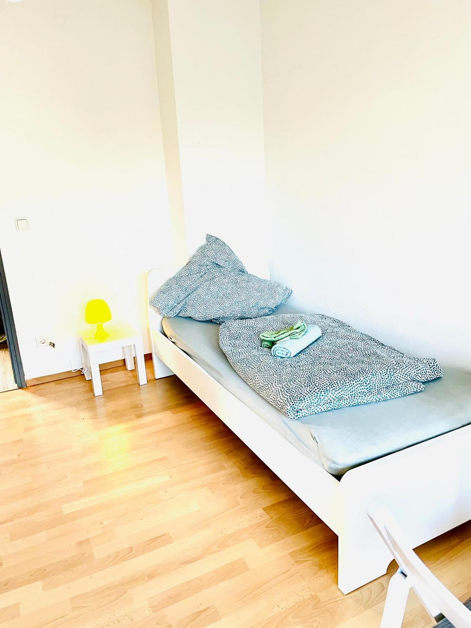 Apartment Mit Balkon Fuer 4 Personen, Messe, Airport *